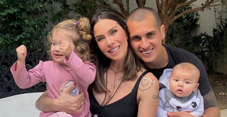 Lizi Benites mostra corpo quatro meses após dar à luz e faz desabafo; Confira foto do antes e depois