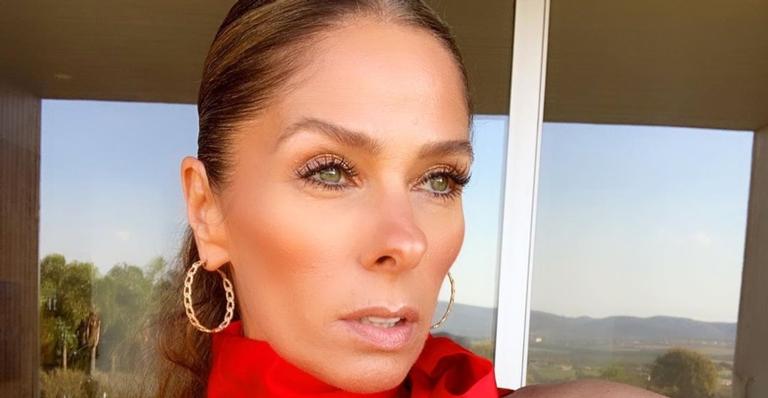 Adriane Galisteu posta filho com marido e recebe ataques nos comentários