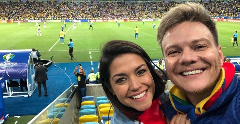 Segunda em família! Michel Teló e Thais Fersoza passeiam com os filhos em shopping no Rio de Janeiro