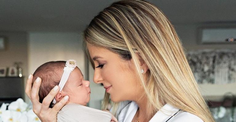 Ticiane Pinheiro celebra 1 mês do nascimento de Manu com declaração emocionante: ”A vida mudou para melhor”