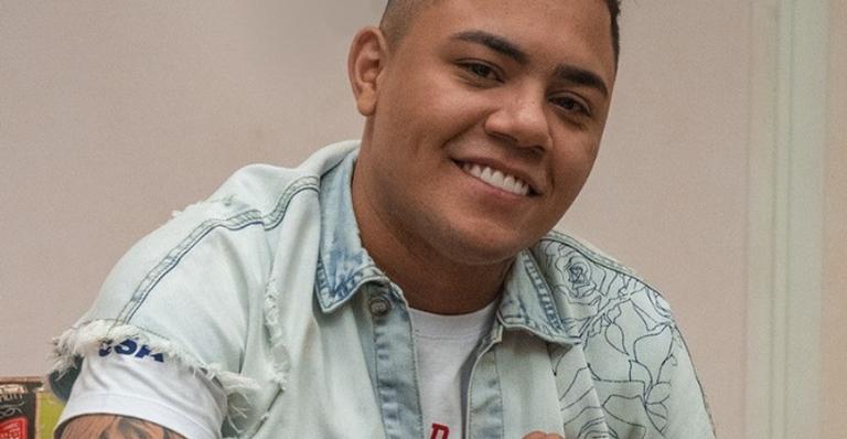 Felipe Araujo publica imagens do filho e lamenta ausência: ‘’Saudade’’ 