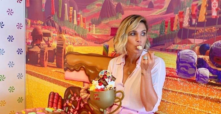 Flávia Alessandra aparece sexy em clique e seu marido, Otaviano Costa, exalta: ”Eita muié linda!”