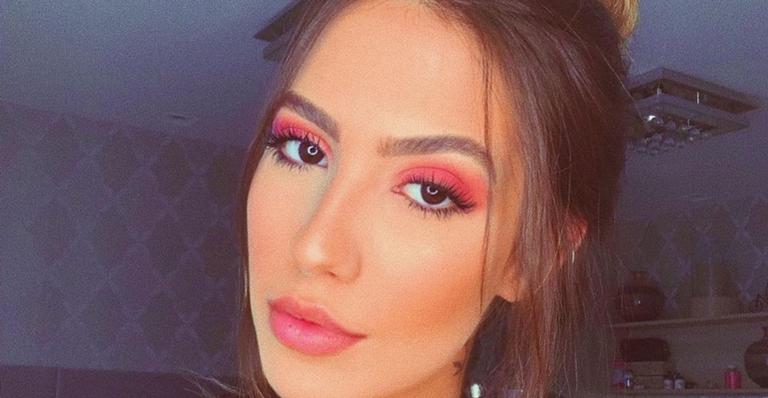 Gabi Brandt posta foto amamentando e tamanho do bebê choca seguidores