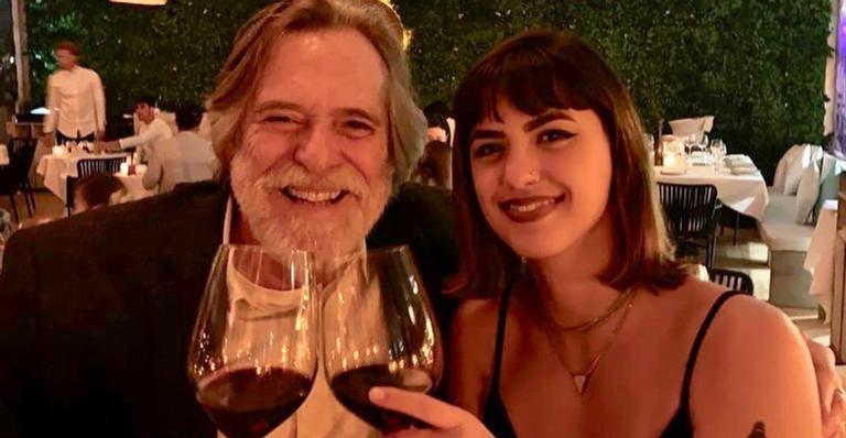 51 anos mais nova, namorada de José de Abreu revela como lida com as críticas a seu relacionamento 