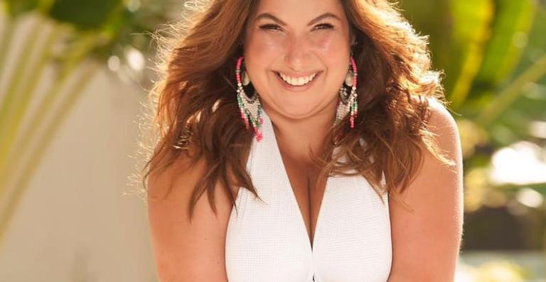 Mariana Xavier surge só de lingerie e faz desabafo sobre autoaceitação