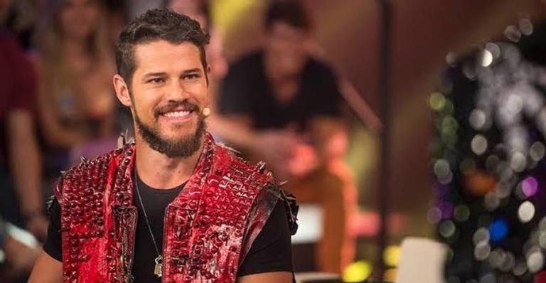 TBT! José Loreto compartilha clique sexy e lança desafio aos fãs