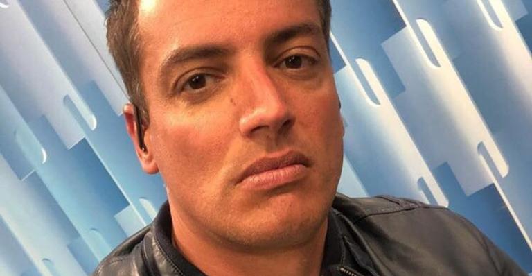 Ele está de volta! Leo Dias anuncia retorno ao programa ‘Fofocalizando’