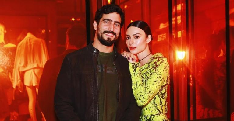Thaila Ayala é surpreendida com declaração de Renato Góes em momento íntimo