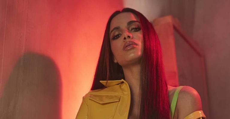 Clima quente! Anitta sensualiza em gravação com Léo Santana