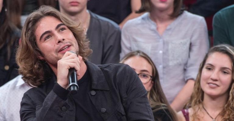 Chocante! Rafael Vitti compartilha clique antigo da família e semelhança com o pai impressiona