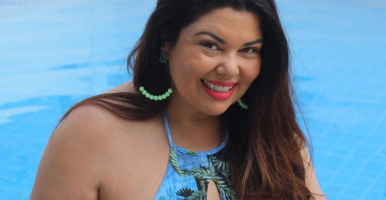 Fabiana Karla coloca as pernas pra jogo em clique só de maiô: ‘’Mulherão’’ 