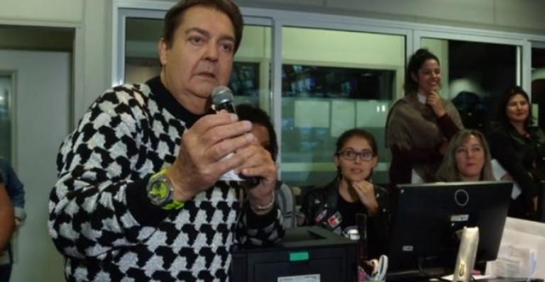 Faustão se irrita com produção do ‘Domingão’ e invade bastidores para reclamar: ”Quem é o culpado?”