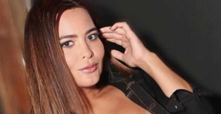 Quente! Geisy Arruda posa de pijama sensual e quase mostra demais