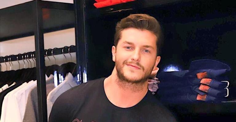 Klebber Toledo aparece em clique inusitado com a esposa, Camila Queiroz
