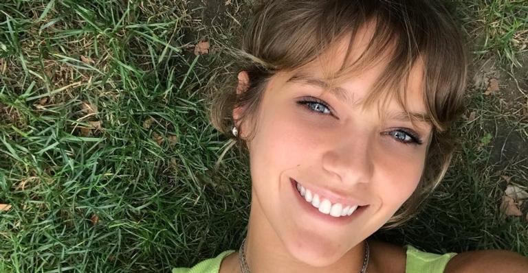 Maravilhosa! Isabella Santoni faz ‘carão’ e aparece sexy de batom vermelho