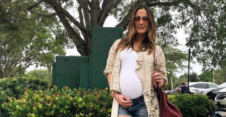 Claudia Leitte aparece pela primeira vez com a recém-nascida, Bela