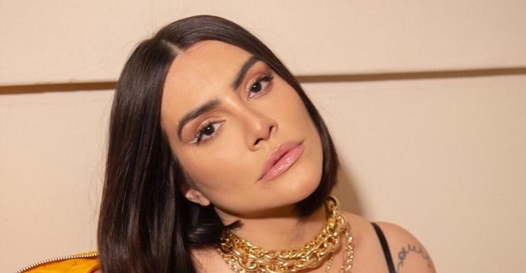 Temperatura máxima! Cleo ousa em look e exibe tatuagem íntima