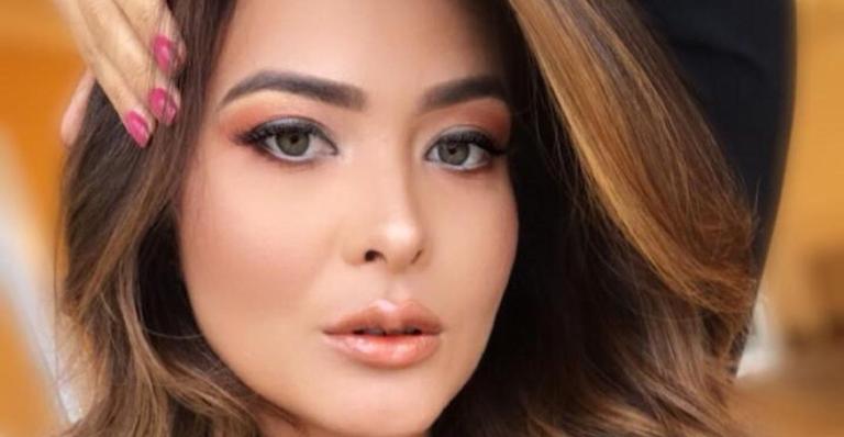 Geisy Arruda aposta em fenda e transparência para look coladinho