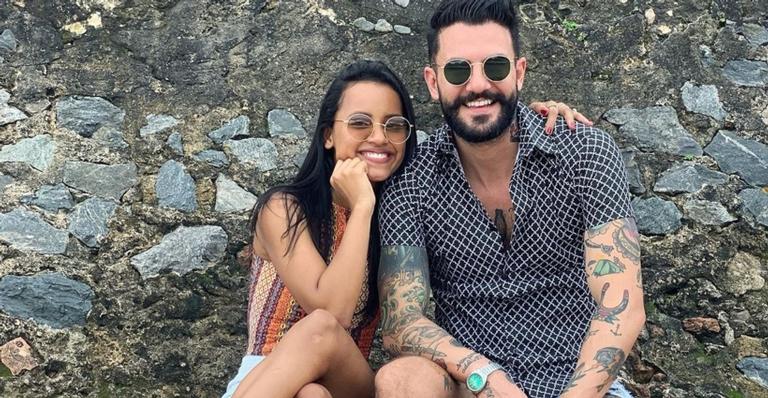 Ué! Gleici Damasceno e Wagner Santiago se envolvem em acidente de carro e arrumam confusão na rua