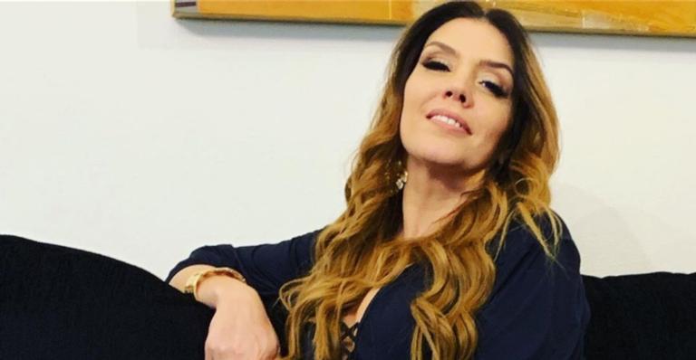 Sexy! Simony posa com decotão e chama atenção de seguidores