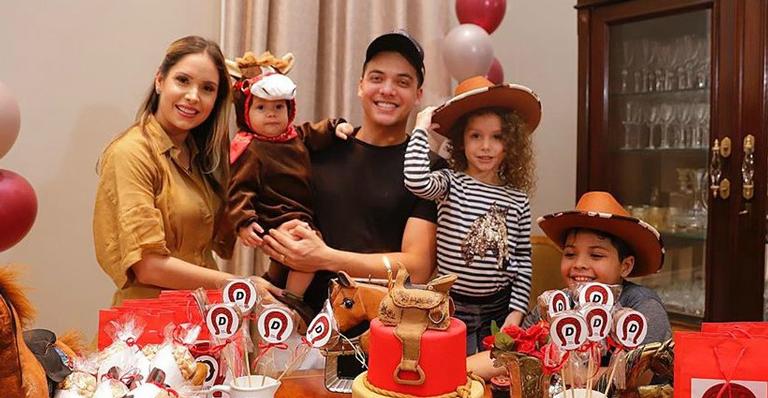 Fofurômetro ligado! Wesley Safadão comemora 11 meses do filho caçula ao lado da esposa e os outros dois filhos do cantor