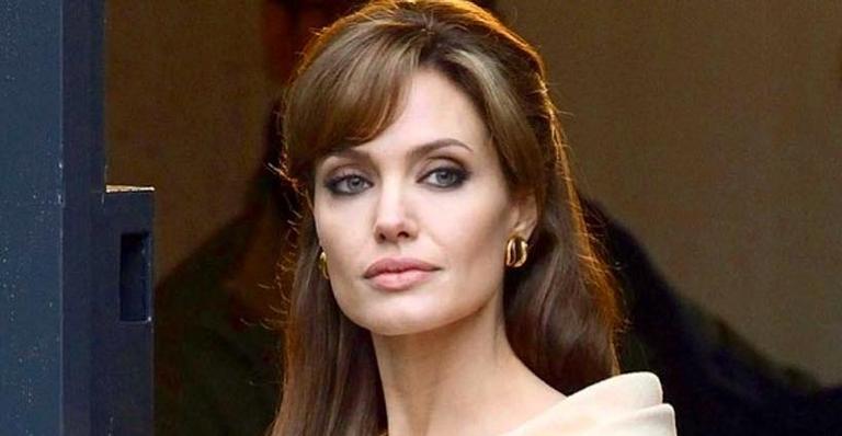 Angelina Jolie está sofrendo por conta do filho mais velho, revela revista americana