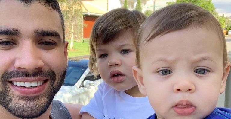 Paizão! Gusttavo Lima ensina filho caçula tocar piano