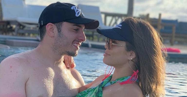 Mulher de sertanejo famoso responde especulações sobre vídeo íntimo do marido com homens