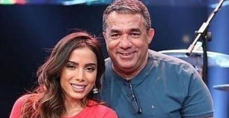 Pai de Anitta fala sobre gafes e revela ter ficado sem falar com a filha por 10 dias
