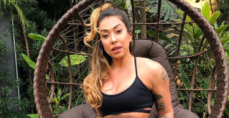Causaria! Dani Bolina expõe homem casado e comunica esposa sobre cantadas