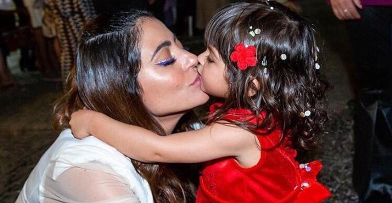 Carol Castro mostra decoração da festa de aniversário de 2 anos da filha, Nina