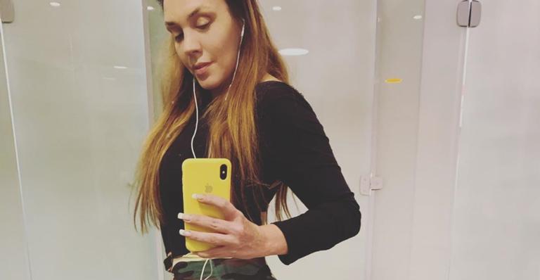Simony rebate seguidores após duvidarem do tamanho de seu bumbum: ‘’Tá aí’’ 