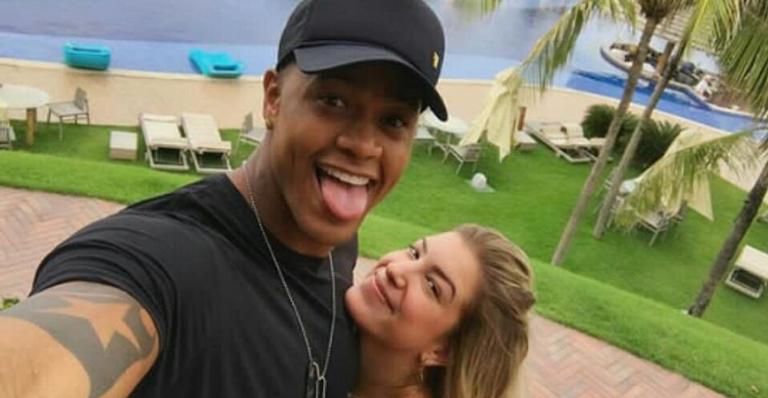 Reconciliação? Leo Santana e Lorena Improta são vistos juntos em culto