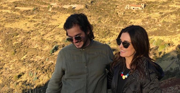 Parceiros! Fátima Bernardes aproveita companhia do namorado e posa com sorrisão