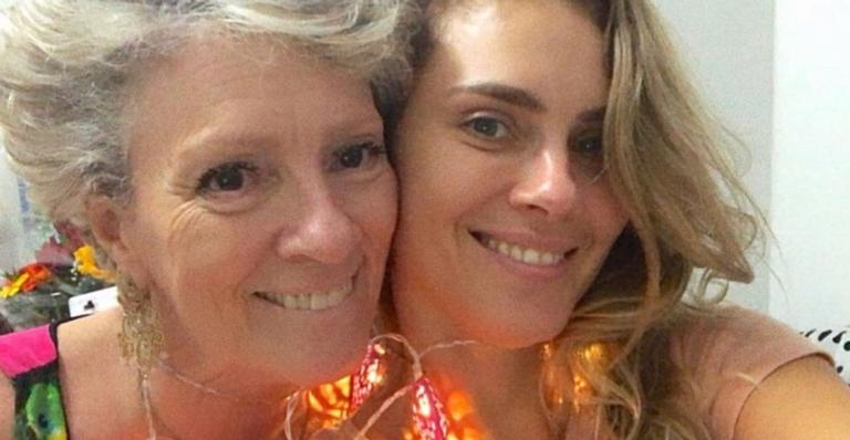 Após velório, Carolina Dieckmann faz homenagem à mãe e agradece fãs