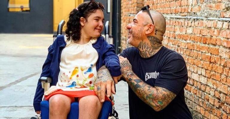 Henrique Fogaça emociona os fãs ao levar a filha para a final do ‘MasterChef’
