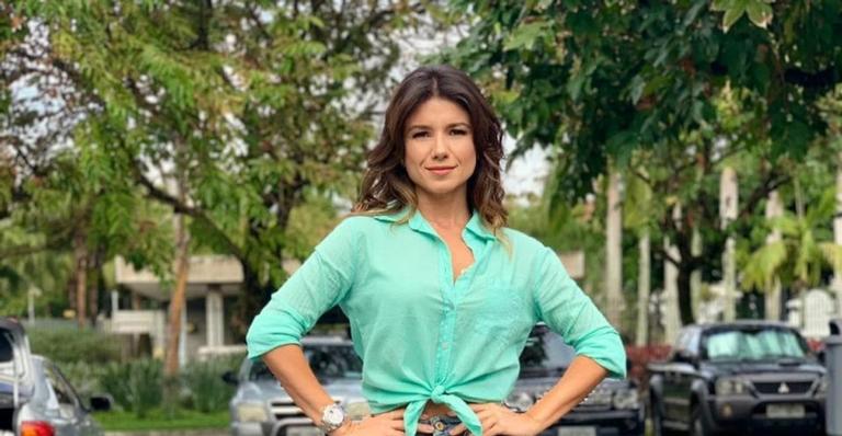 Apaixonada! Paula Fernandes beija muito em bastidores de show