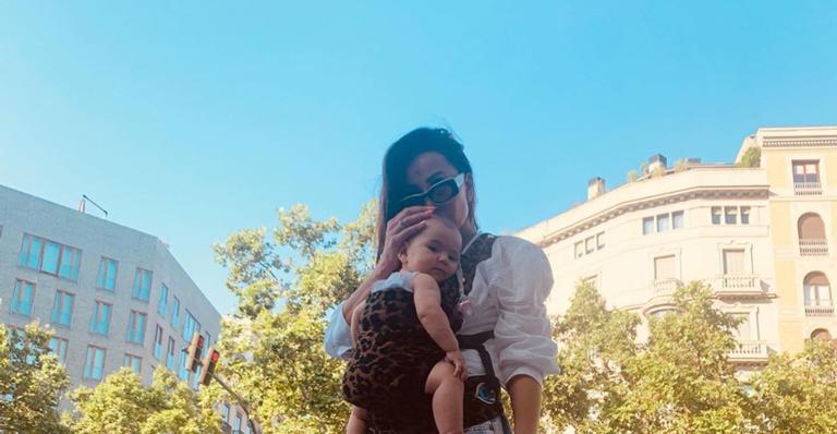 Estilosas! Sabrina Sato posa com Zoe e as duas fazem charme
