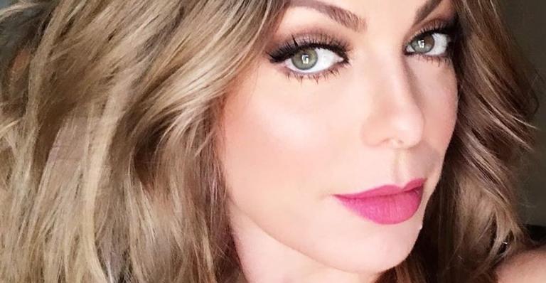Solteira, Sheila Mello mostra corpão sarado aos 41 anos e fãs elogiam