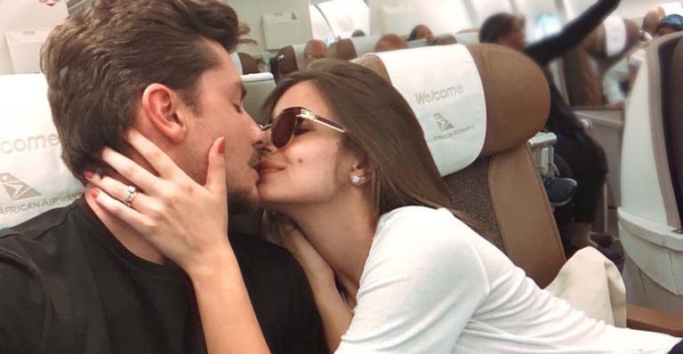 Em lua de mel, Camila Queiroz e Klebber Toledo se hospedam em resort com diárias de até R$ 40 mil