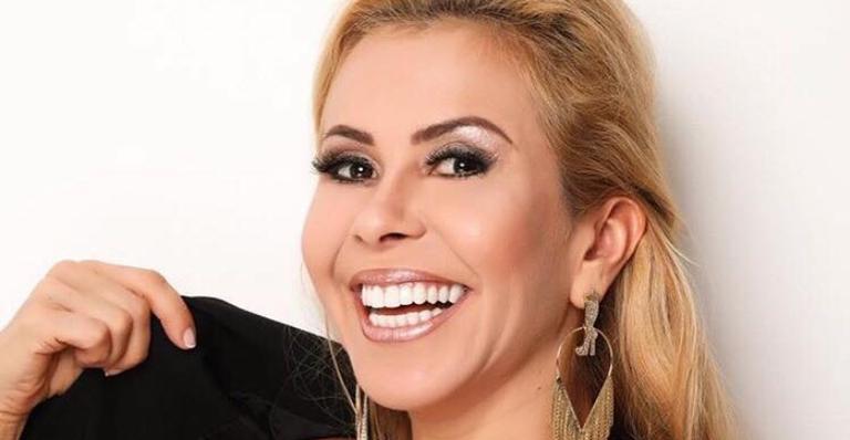Cantora Joelma é flagrada plantando árvores nas ruas de São Paulo