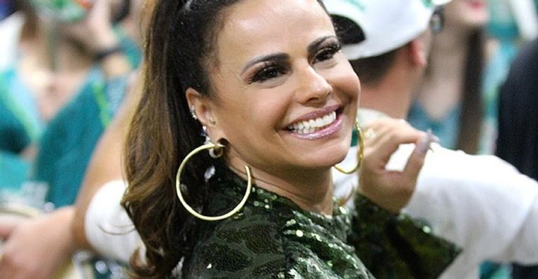 Ela ataca novamente! Após ostentar barriga chapada, Viviane Araújo surge siliconada e arranca suspiros