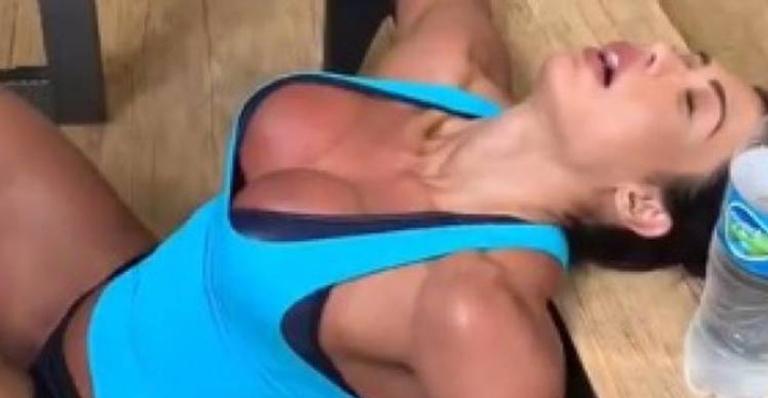 Gracyanne Barbosa pega pesado, passa mal durante exercício e quase desiste de treino