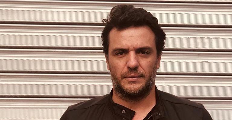 Meio sumido, Rodrigo Lombardi surge doente ao lado de companhias