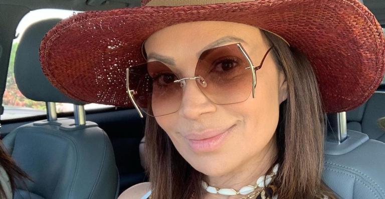 De férias em Fernando de Noronha, Solange Almeida surge com saia transparente e arranca suspiros da web