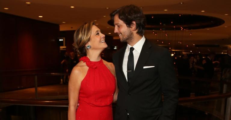 Adriana Esteves e Vladimir Brichta surgem em clique raro ao lado do filho de 12 anos 