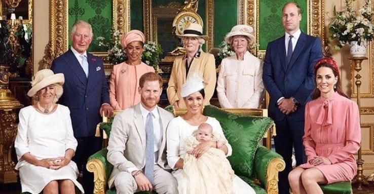 Família real britânica usa grupo no WhatsApp para combinar passeios