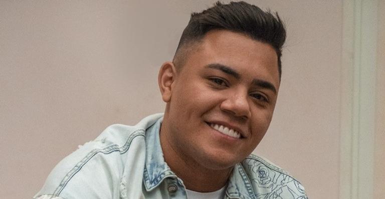 Reataram? Felipe Araújo é flagrado em momento com ex-namorada