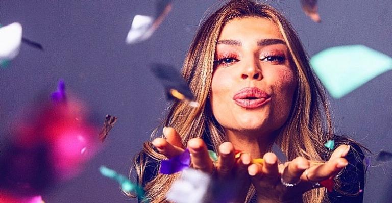 Uau! Grazi Massafera compartilha clique inusitado e detalhe chama atenção; veja