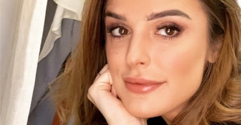Rafa Brites sensualiza sem maquiagem e brinca com seguidores: ”Quem disse?”